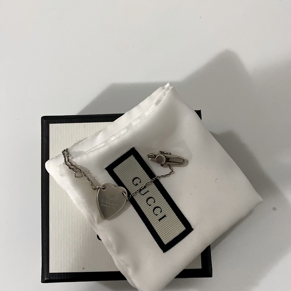 Gorgeous Gucci bracelet, perfect for Christmas! - Picture 2 of 4